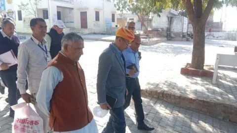 प्रभारी सचिव ने सांगासर में किया जेजेएम कार्यों का निरीक्षण, ग्रामीणों से लिया फीडबैक