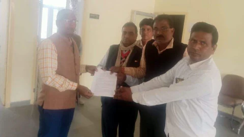 मानदेय बढ़ाने की मांग को लेकर सौंपा ज्ञापन