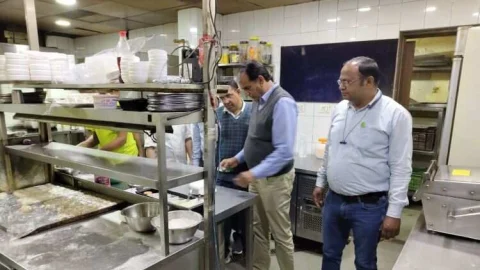 चिकित्सा विभाग की टीम ने की कार्रवाई