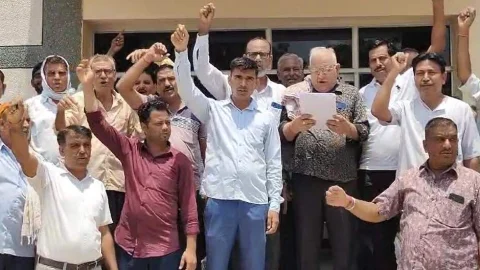 विभिन्न मांगों का राशन विक्रेताओं ने सौंपा ज्ञापन