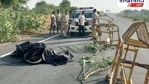 Sikar News: फतेहपुर हाईवे पर बाइक के साथ जला मिला युवक