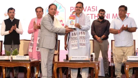 Rajasthan: 100 करोड़ से हॉस्पिटल बनवाने वाले कन्हैयालाल का CM भजनलाल ने सूरत में किया सम्मान