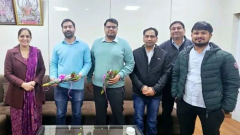 ढूकिया हॉस्पिटल में न्यूरो विशेषज्ञ डॉ नितिन चौधरी व यूरोलॉजीस्ट डॉ सजाद सुल्तान लोन का किया अभिनंदन