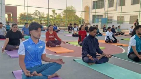 श्री जेजेटी विश्वविद्यालय में 10 दिवसीय योग कार्यशाला का शुभारंभ