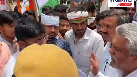 Churu News – यूथ कांग्रेस का अस्पताल में प्रदर्शन, पुलिस ने हटाया