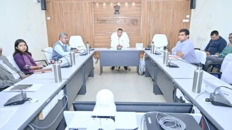 झुंझुनू नगर परिषद आयुक्त को कलेक्टर ने दिए सभी व्यावसायिक भवनों व अस्पतालों में फायर फाइटिंग सिस्टम की जांच के निर्देश