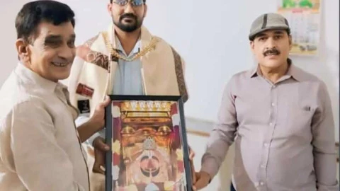 जन-जागृति अभियान को लेकर किया कवि हरीश शर्मा का सम्मान