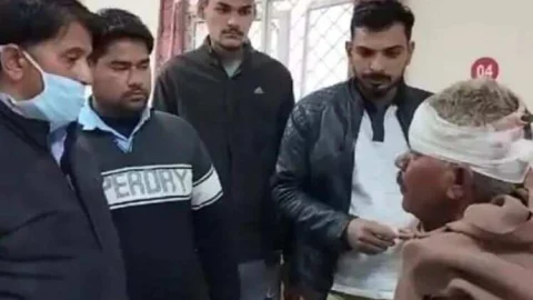 रुपए के लेनदेन की बात को लेकर बुजुर्ग पर कुल्हाड़ी से हमला