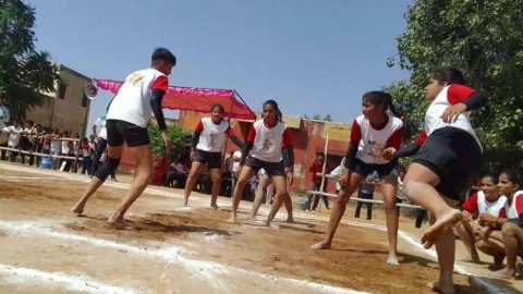 कड़े मुकाबले के साथ खिलाड़ी दिखा रहे दम