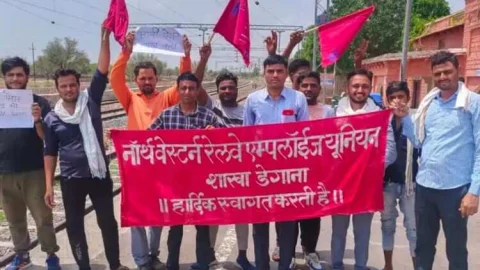 पुरानी पेंशन योजना की बहाली की मांग, नारेबाजी कर जताया रोष