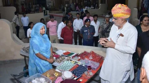 यूडीएच मंत्री खर्रा ने किया शेखावाटी हस्तशिल्प मेले का अवलोकन
