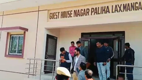 जिला कलेक्टर ने किया सरकारी कार्यालयों का निरीक्षण