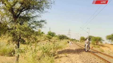 रेल्वे ट्रेक के पास मिलाअज्ञात शव, पुलिस पहुंची मौके पर