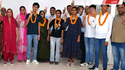 न्यू राजस्थान स्कूल झुंझुनूं का 100% परीक्षा परिणाम, टॉपर्स का सम्मान