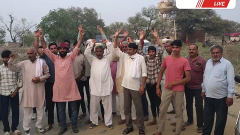 Udaipurwati News – चंवरा चौफूल्या में सड़क हादसे के बाद ग्रामीणों का विरोध प्रदर्शन