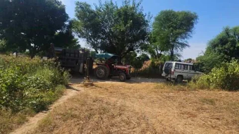 हांसपुर में प्रशासन ने खुलवाया रास्ता