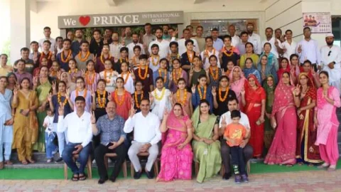 प्रिंस इंटरनेशनल स्कूल में 10वीं बोर्ड परीक्षा में अव्वल रहे विद्यार्थियों का किया सम्मान