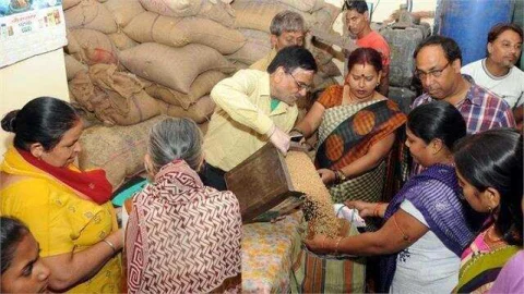 Ration Card New Rule: नए साल में राशन वितरण के नियमों में होगा बड़ा बदलाव, अब लाभार्थियों को मिलेंगे ये फायदे