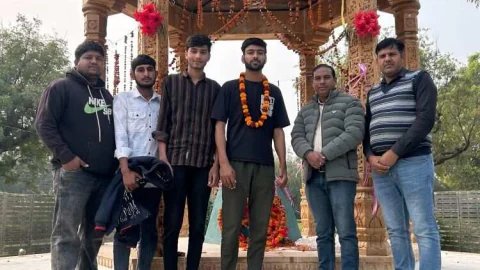 साइकिल लेकर शहीदों को नमन करने निकले विकास गुर्जर का किया स्वागत