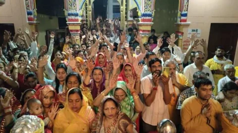 शक्तिपीठ शाकंभरी में दर्शनों के लिये लंगी श्रद्धालुओं की लंबी कतार