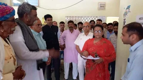 प्रभारी सचिव श्रेया गुहा ने उपखण्ड कार्यालय लक्ष्मणगढ़ व तहसील कार्यालय का किया औचक निरीक्षण