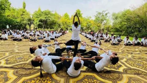 ढूकिया आयुर्वेद संस्थान में विश्व योग दिवस मनाया