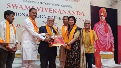 जेजेटी की योग शिक्षिका तनुश्री व सुषमा को मिला अवार्ड