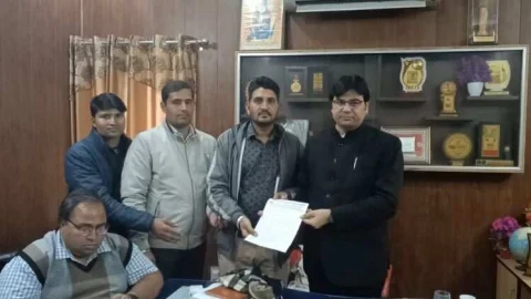 भर्ती मे बोनस अंक की मांग को लेकर दिया ज्ञापन