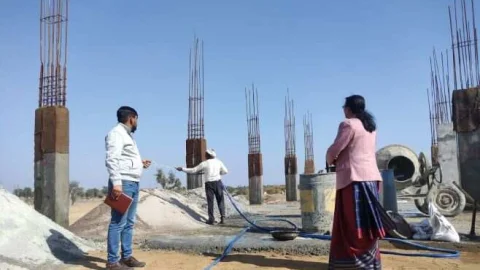 सीडीओ ने किया निर्माणाधीन केजीबी छात्रावास का निरीक्षण