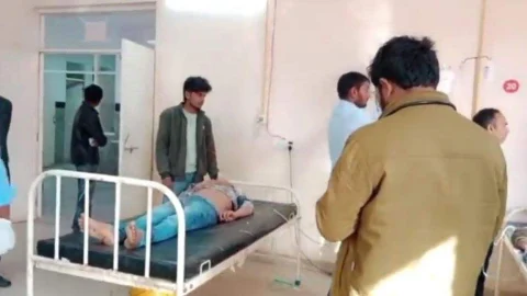 टायर फटने से कार पलटी, पेपर देने जा रहे दो छात्र गंभीर घायल