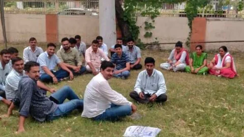 राजस्थान राज्य विद्युत मंत्रालयिक कर्मचारियों ने कार्य का किया बहिष्कार