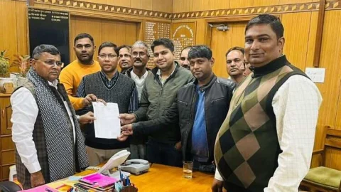 संसद में अंबेडकर प्रकरण : झुंझुनू में राष्ट्रपति के नाम सौंपा ज्ञापन