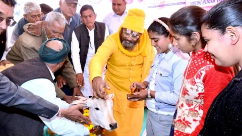 जाखल में महिला मंगल गीतों के साथ हुआ गौशाला का शुभारंभ