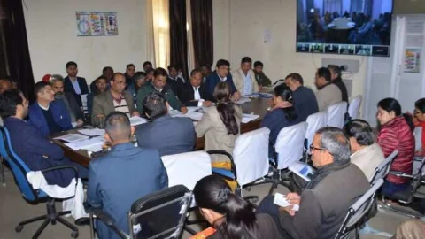 सुरक्षा बीमा योजना एवं प्रधानमंत्री जीवन ज्योति योजना में शत—प्रतिशत लक्ष्य अर्जित करें – जिला कलेक्टर