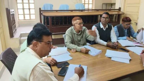 उपभोक्ता आयोग में शुक्रवार को विशेष लोक अदालत में 35 प्रकरणों का निस्तारण