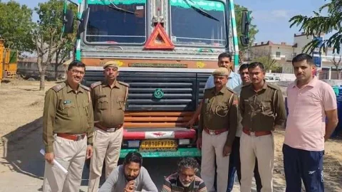 ट्रांसपोर्ट के सामान वाले कंटेनर से 30 किलो डोडा पोस्त बरामद, दो तस्कर गिरफ्तार