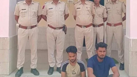 पांच जिन्दा कारतूस 32 बोर व दो वाहन जब्त, गांगियासर व झारिया निवासी आरोपी गिरफ्तार