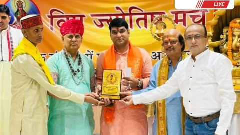 विप्र ज्योतिष मंच ने किया आचार्य अभिमन्यु पाराशर का सम्मान