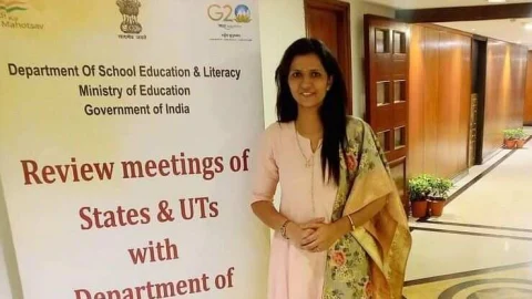 डॉ पुष्पा ने शिक्षा उपनिदेशक का पदभार ग्रहण किया