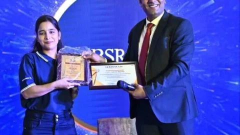 बड़ागांव की साक्षी शर्मा को मुंबई समिनार में मिला अवार्ड