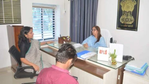 नगरपरिषद कार्यालय में व्यवस्थाएं रखें दुरूस्त, आमजन को करें अटेंड – कलक्टर