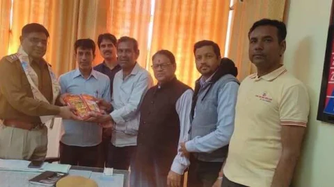 नवांगतुक थानाधिकारी व अधिशाषी अधिकारी का किया स्वागत