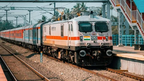 दिसंबर से मार्च तक रेलवे ने दिल्ली से चलने वाली इन ट्रेनों को किया कैंसिल, देखें पूरी लिस्ट