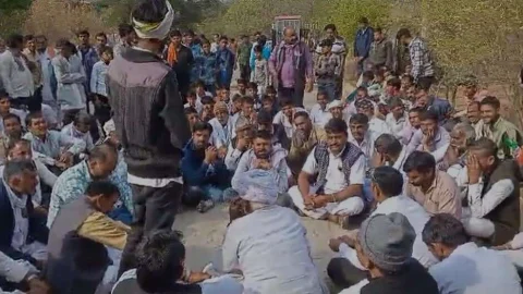 एमएसपी लागू करने की मांग, राष्ट्रपति के नाम तहसीलदार को सौंपा ज्ञापन