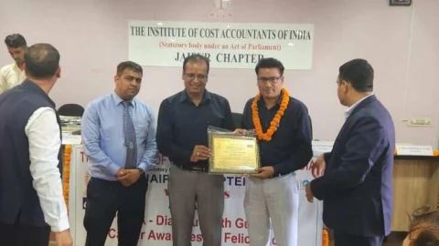 कॉमर्स स्ट्रीम में उत्कृष्ट कार्य के लिए ज्योति विद्यापीठ के प्रबंधक हुए सम्मानित