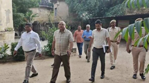 जिला निर्वाचन अधिकारी एवं पुलिस अधीक्षक ने देखी मतदान केन्द्रों की व्यवस्थाएं