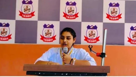 विश्व कविता दिवस मनाया – हमेशा कवि बनो यहां तक कि गद्य में भी