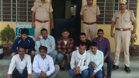 सार्वजनिक स्थान पर जूआ खेलते 9 आरोपी गिरफ्तार