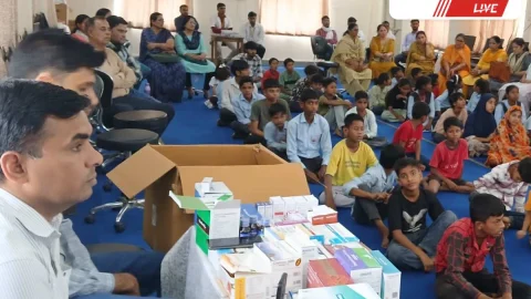 Jhunjhunu : वंश फाउंडेशन के चिकित्सा व परामर्श शिविर में हुई स्कूली बच्चों के स्वास्थ्य की जांच