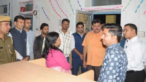 फरियादियों को चक्कर नहीं कटवाएं, समाधान के लिए सही राय दें – संभागीय आयुक्त